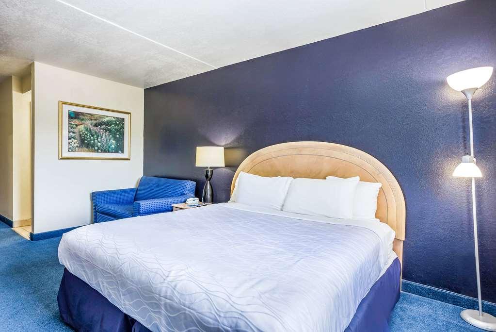 Rodeway Inn Branson, Brick House Bilik gambar